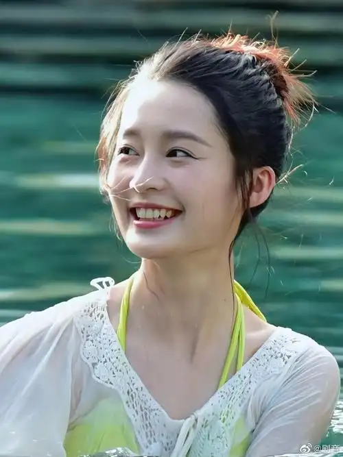 李沁 笑起来真好看