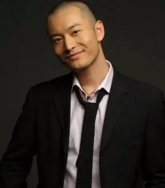 黄晓明:黄教主即使剃光头,也是个大帅哥呀!