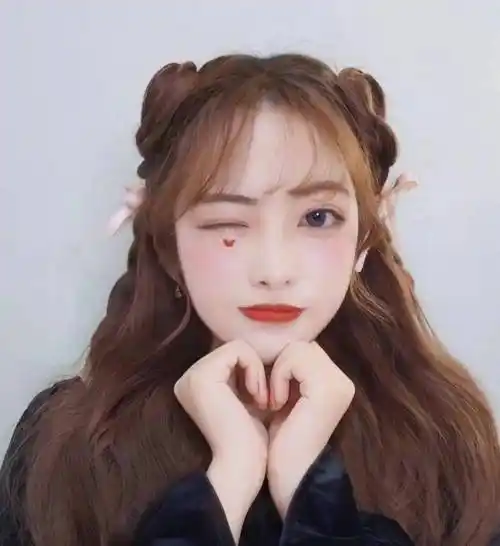 今年超好看的4款编发,照着做直接美翻!_头发_公主_发型