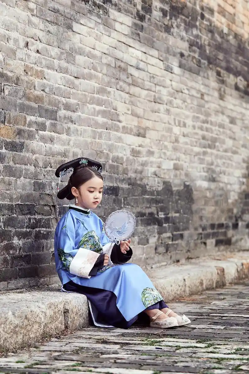 挑个蓝天白云的天气 带上自家格格来体验一下穿越清朝#古风外 - 抖音