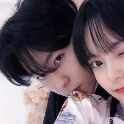 高清真人情侣头像/想和你去土耳其看热气球