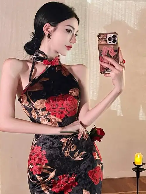 新中式国风改良旗袍女春季修身显瘦风情万种的丝绒挂脖包臀连衣裙