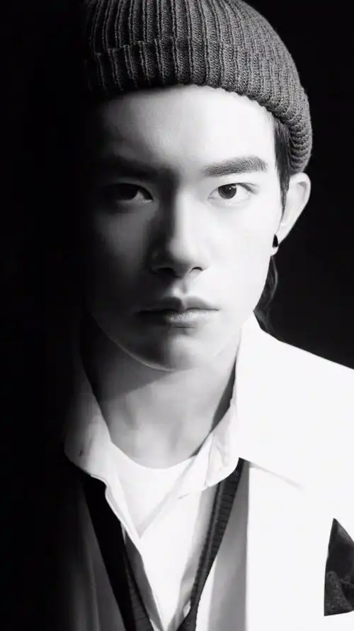 冷峻少年易烊千玺帅气迷人写真