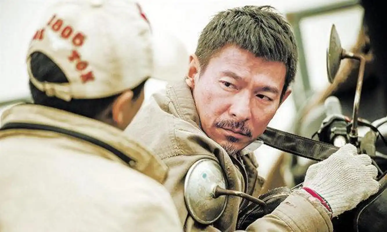 刘德华主演的电影《失孤》,电影中刘德华演的那个寻孩子的爸爸,显在