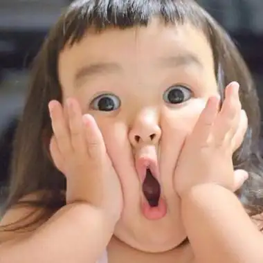 最新搞怪逗比可爱小女孩头像