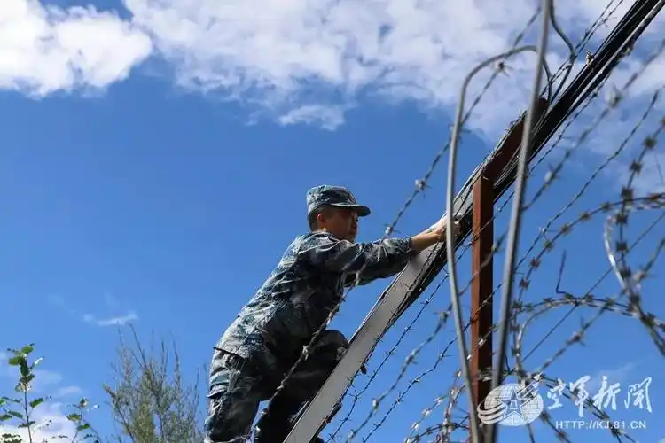 空军通信兵风雨兼程走过70载:从配角到主角,从幕后到台前 - 中国军网