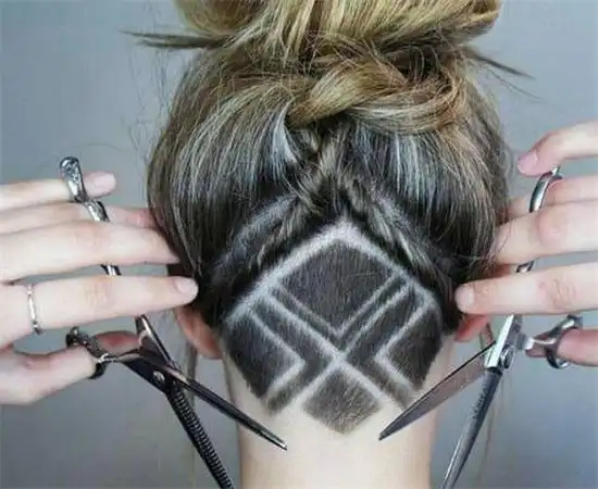 揭秘女生后面半剃发型 教你轻松展现个性时尚