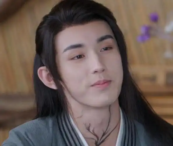 等诸多爆款火剧可以说是非常受欢迎的一位流量小花了,而郭俊辰凭借