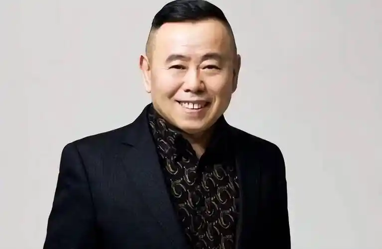 被传全家移民美国?66岁的潘长江回应:我哪都不去