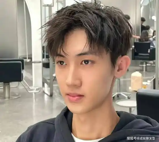 想剪一款微分碎盖头发型,理发的时候怎么和理发师说?_视频_图片_什么