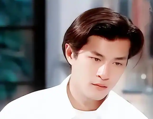 娱乐圈留长发的5位"港风男神",谢霆锋郑伊健痞帅,却输给了他_古天乐