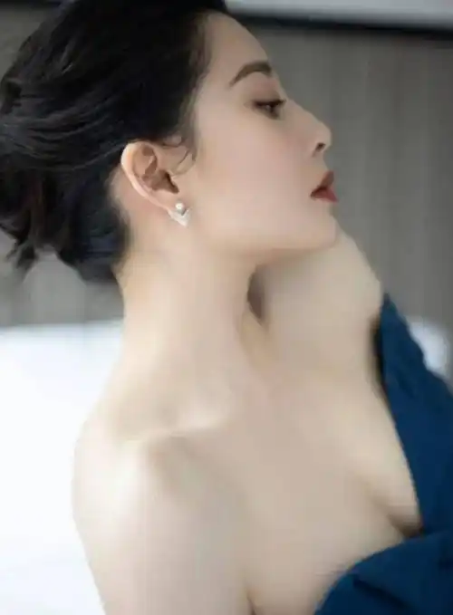 早在2001年,邓超和殷桃合作《大明宫》时,就曾传出两人有