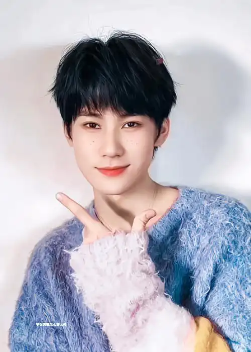 张真源文艺风随拍live图##张真源北京大学生音乐节舞台镜头