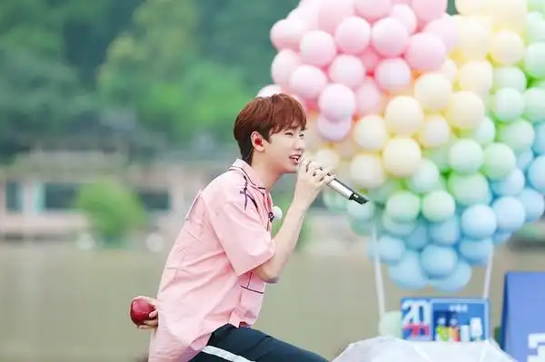 开一个汪苏泷笑脸图楼