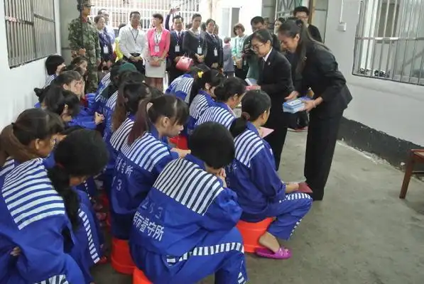 凭祥市看守所开展关爱妇女帮教活动