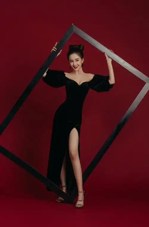 陈欣予复古写真演绎"在逃公主" 待播剧蓄势待发