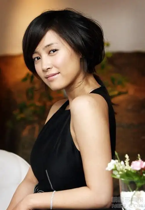 写真:首页 / 韩国女星   / 南相美   /  320x480壁纸.