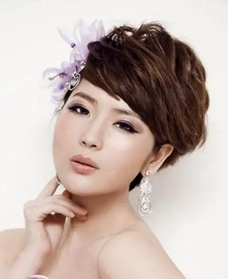 俏丽短发新娘造型