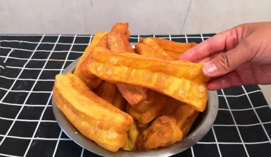 好了,今天的油条家常做法,梅子就和大家分享到这里,你学会了吗?