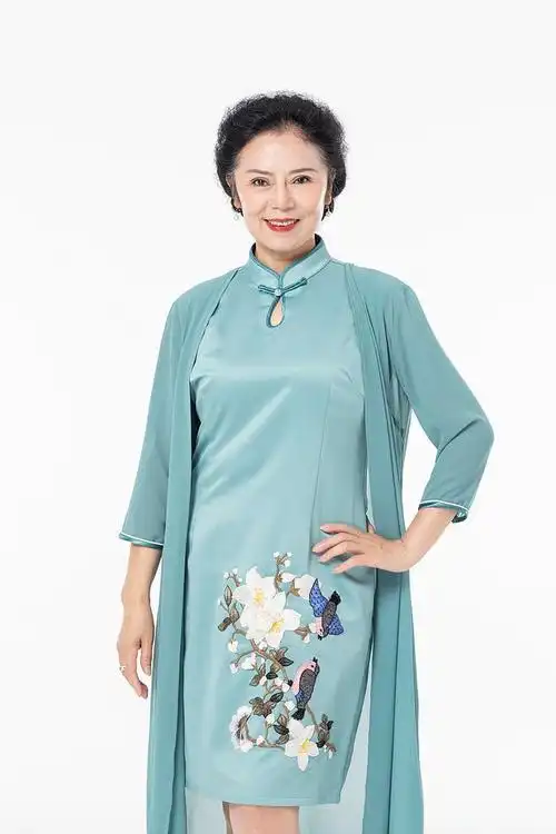 老年旗袍女性