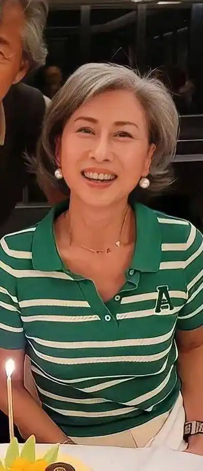 60岁的"少女"叶倩文,状态也太好了吧_sallyyeh_舞台_生活