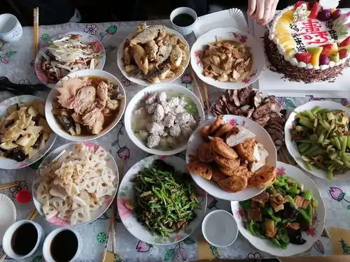 母亲79岁生日家庭宴