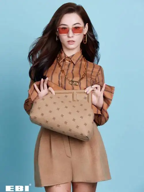 张柏芝70fendi2021秋冬系列搭配