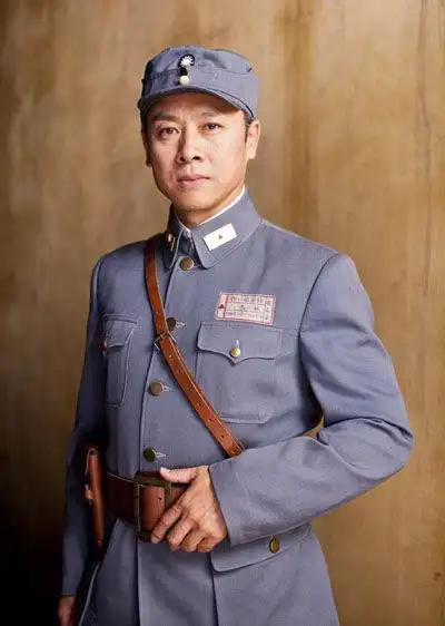 胡亚捷出演国民党军官