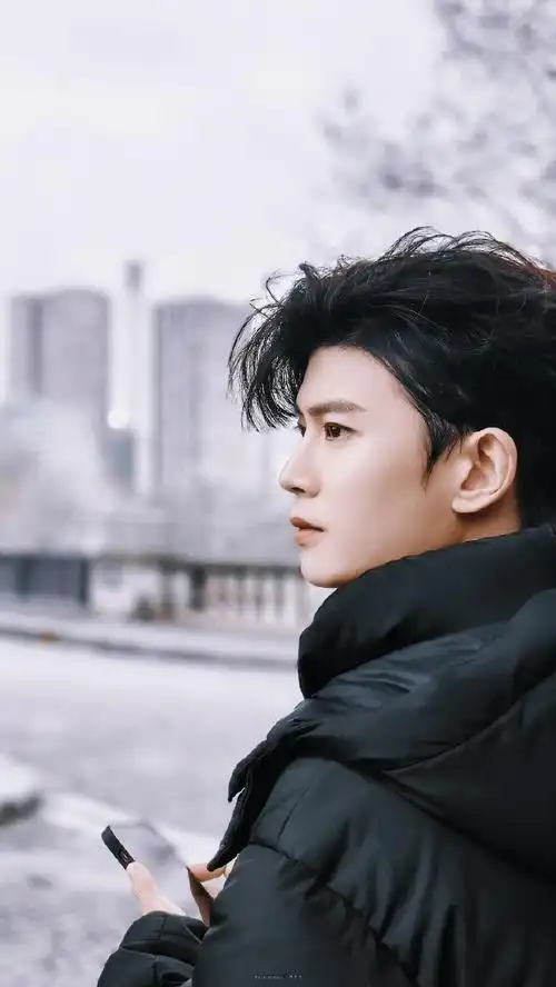 任嘉伦巴黎时装周