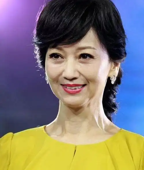 中年女演员的通透,在50岁罗海琼身上体现的淋漓尽致