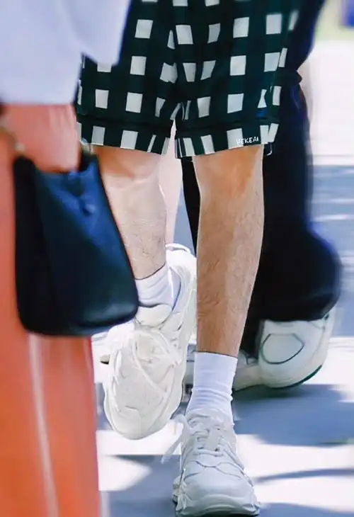 那就再发一遍吧,腿毛合集每个人的身上都有毛毛@任嘉伦allen#任嘉伦