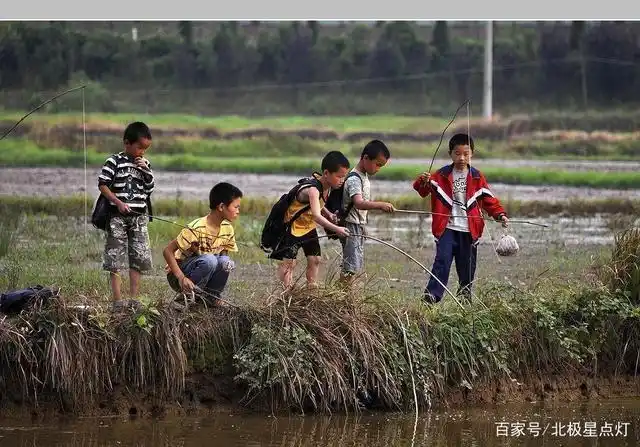 小时候虽然生活穷苦,但精神富足,70/80/90后的童年乐趣