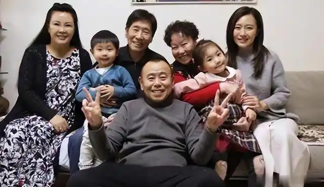 潘阳作为潘长江的女儿,虽然在艺术上的成就微乎其微,很多人都是因为