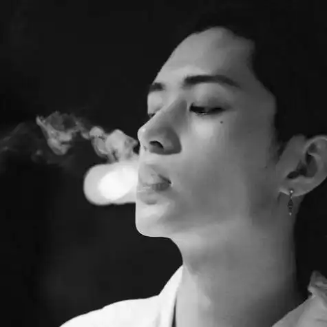 qq头像男生黑白世界很黑其实我很美