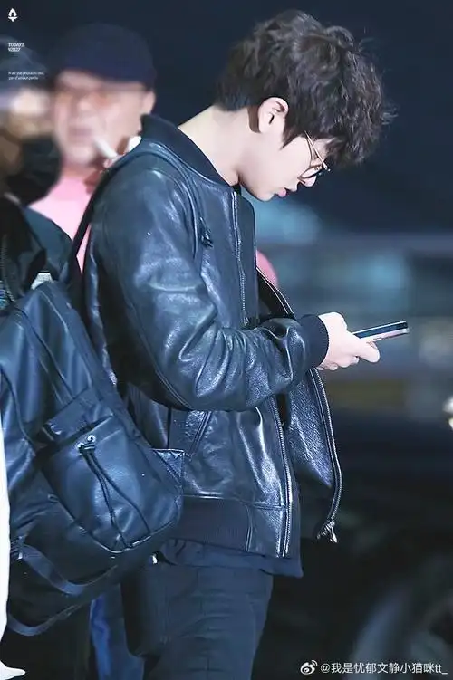 朴灿烈每日一安利##朴灿烈#黑衣小圆完全99又帅又可爱!