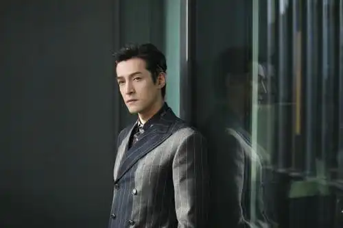 > 图库 > 男神胡歌时尚帅气写真 1/8张图片 内容简介 男神胡歌时尚