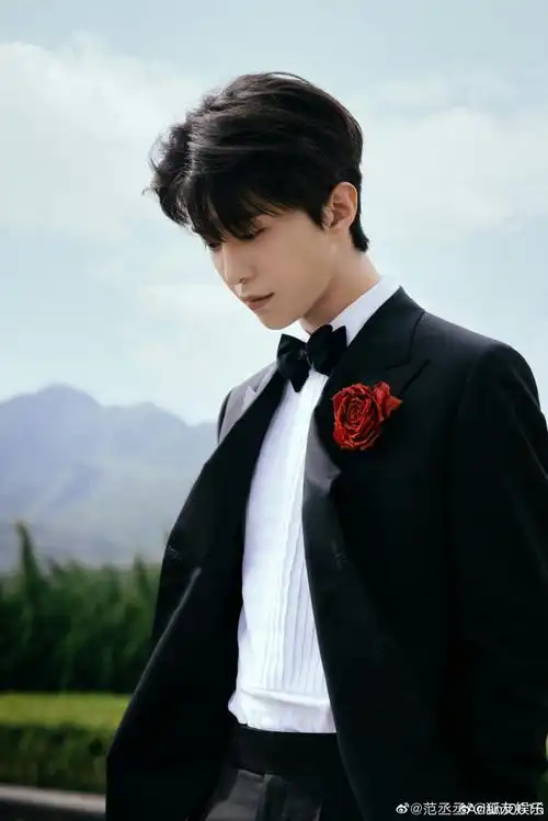 有趣的灵魂胜过一时的帅气每一次的造型都能引领潮流@范丞丞adam0616