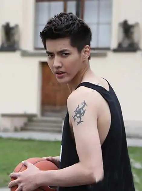 吴亦凡身上的纹身为什么全是英文?