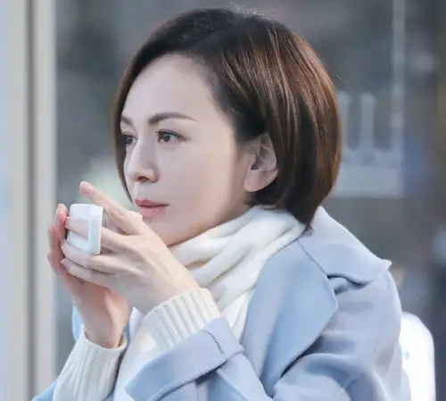 怦然再心动王琳女人五十谁还真奢望谈一场单纯的恋爱