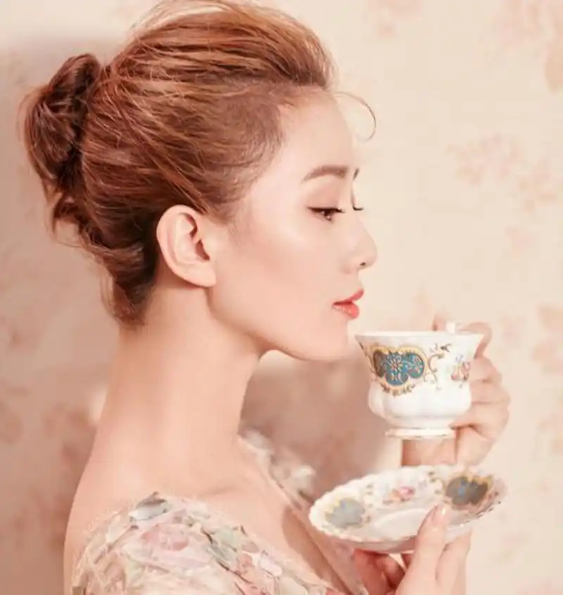 女明星侧脸照,唐嫣可爱,杨幂被黑,网友:还是第一个最美!