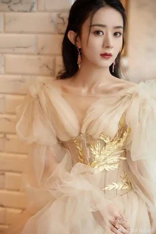 2021 bazaar icons盛典,#赵丽颖#演绎guo pei "高定年代"系列高定礼服