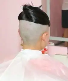 长发姑娘刮光后脑勺-芳飞1250