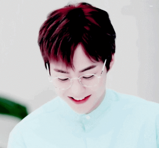 xiumin 金珉锡 gif