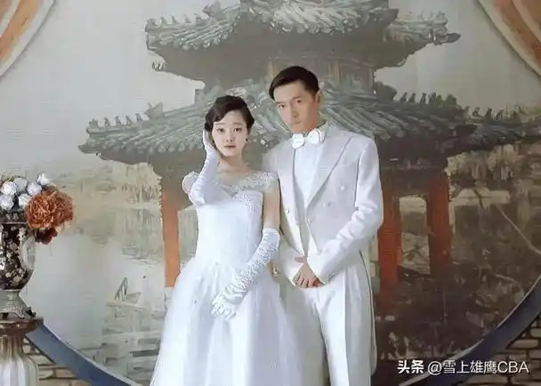 胡歌宋轶"婚纱照"曝光,宋轶小鸟依人,笑得太幸福