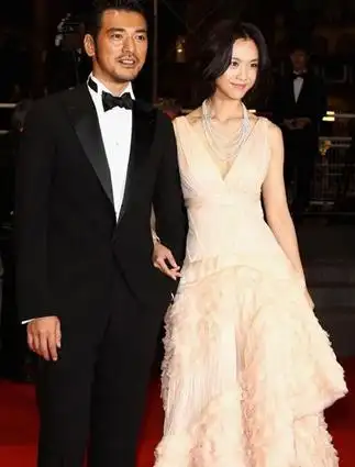 第64届戛纳红毯汤唯携手金城武