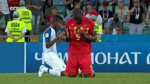 昨晚的世界杯比利时3:0巴拿马后,两名黑人. 来自让你逗我笑 - 微博