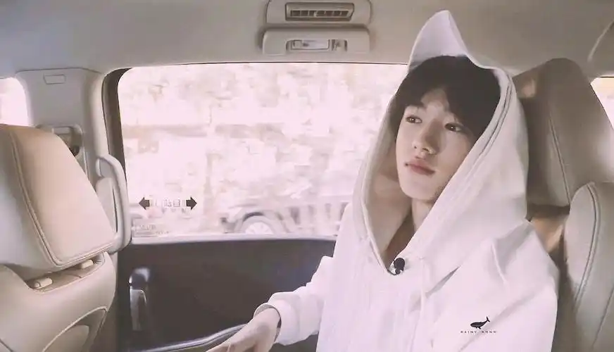 新人进组报道,宋亚轩电脑壁纸🈶或许有人想充实我的文件夹吗?