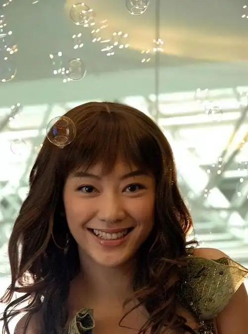 "精明女人"应采儿,为何不嫁豪门向佐,选择家世一般的陈小春?