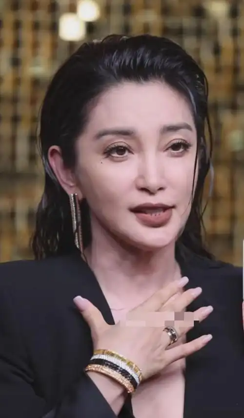 李冰冰,感觉老人味儿很重啊!都说她保养得好