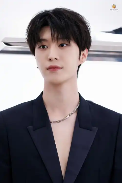 纪梵希品牌代言人 范丞丞